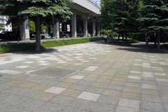 札幌桑園停車場緑道線（北海道）使用製品：洗出平板
